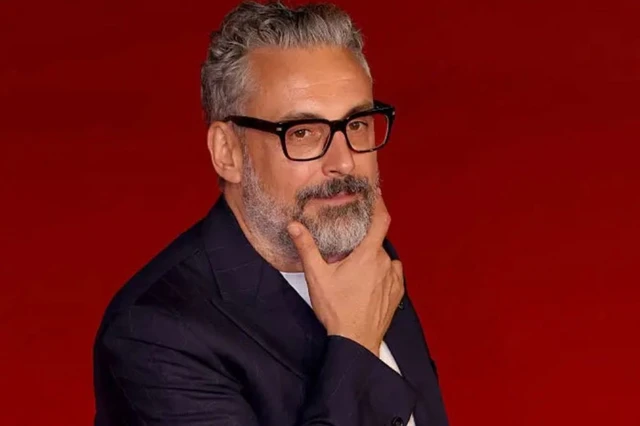 Stasera in TV: il documentario su Brunori Sas, un viaggio nella sua musica e vita