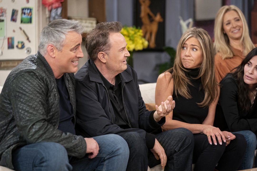 Il Tributo delle Star di Friends a Matthew Perry a Due Anni dalla Sua Scomparsa