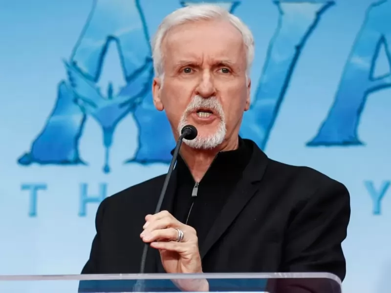 James Cameron e la sua risposta memorabile: un'intervista da meme
