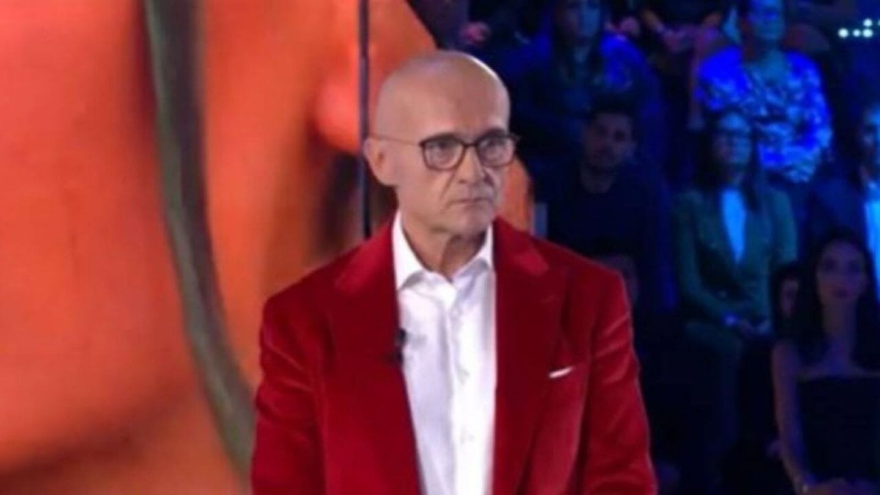 Endemol Shine Italy Risponde alle Accuse di Fabrizio Corona: Avviate Verifiche Interne