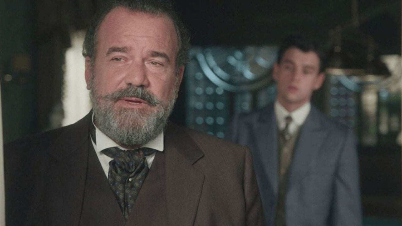 Anticipazioni de La Promessa per il 13 dicembre: Curro svela a Don Alonso la sua vera identità