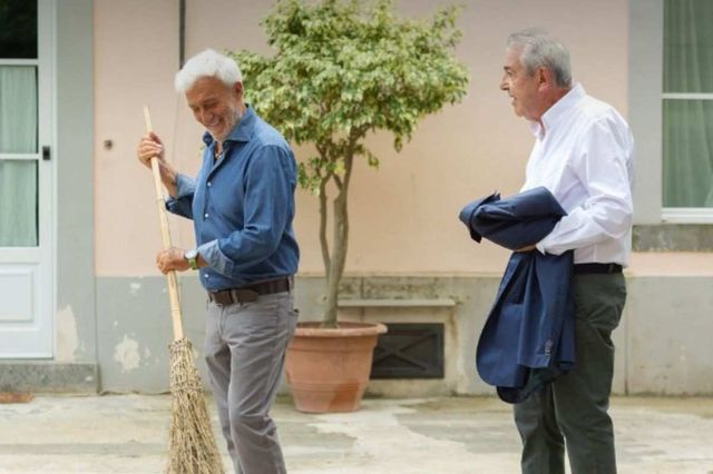 Un Posto al Sole: Raffaele si prepara a un Natale di addii e nuove sfide