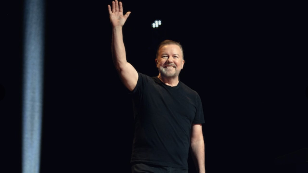 Ricky Gervais rivela la battuta autocensurata su Jason Momoa e Peter Dinklage