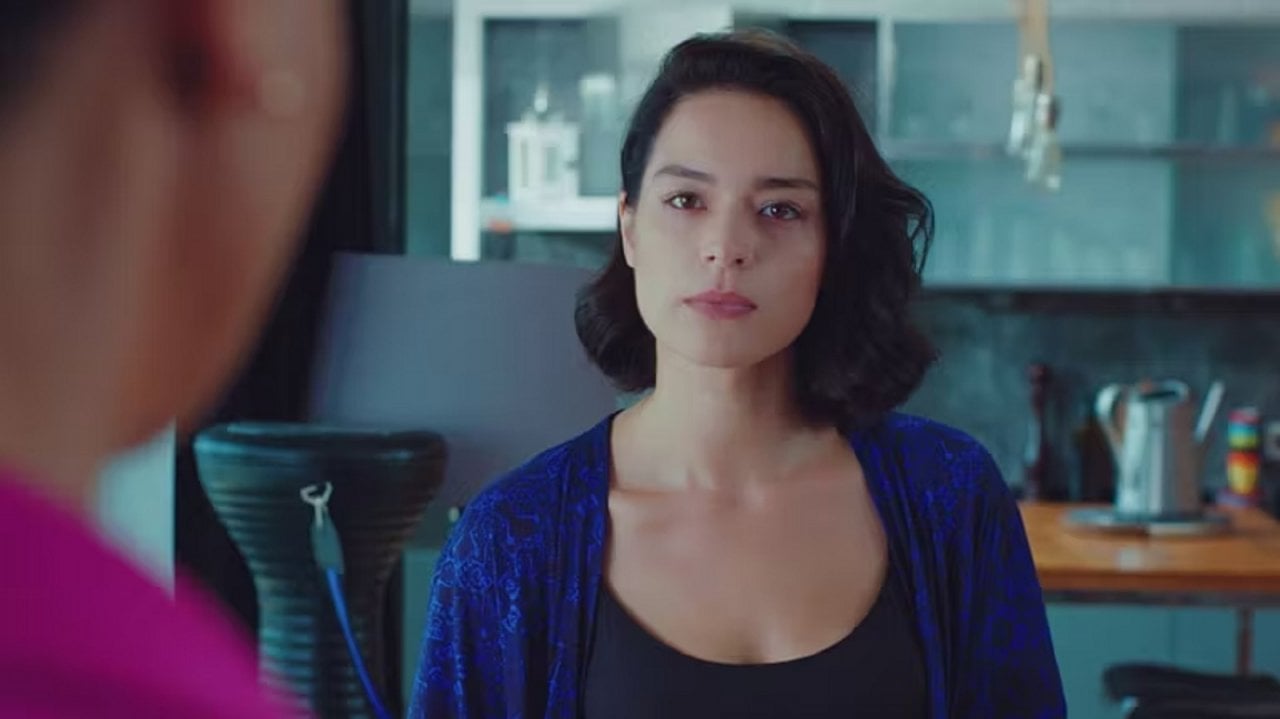 Forbidden Fruit: Anticipazioni del 4 Gennaio - Zehra e Caner Dopo il Matrimonio di Zeynep e Alihan