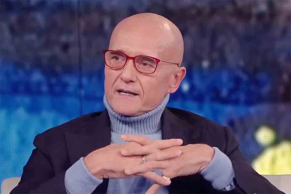 Alfonso Signorini riflette sul potere del silenzio dopo l'audizione in Procura