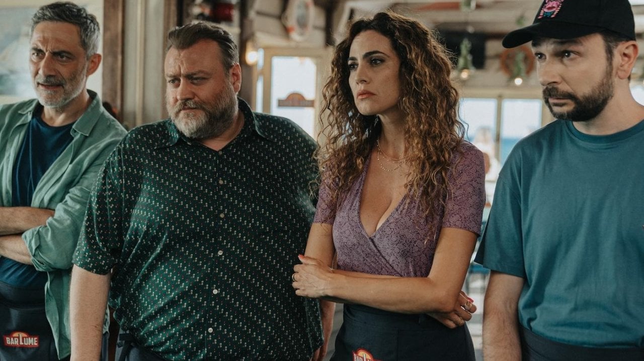 I delitti del BarLume 13: un mix di mistero e commedia a Pineta