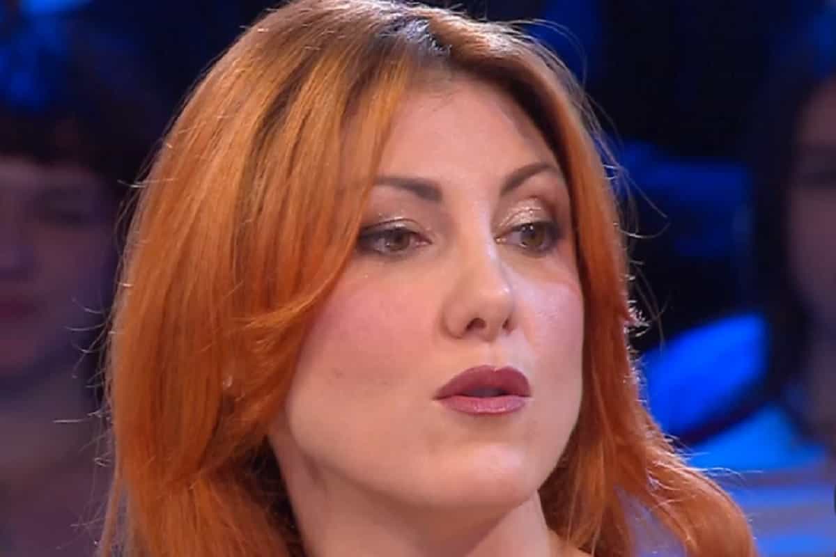 Affari tuoi del 31 gennaio 2026: il trionfo di Johara e l'incidente di Stefano De Martino